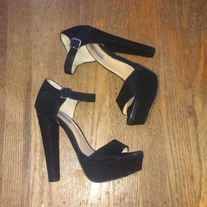 Steve Madden Black Suede Heels Presae
